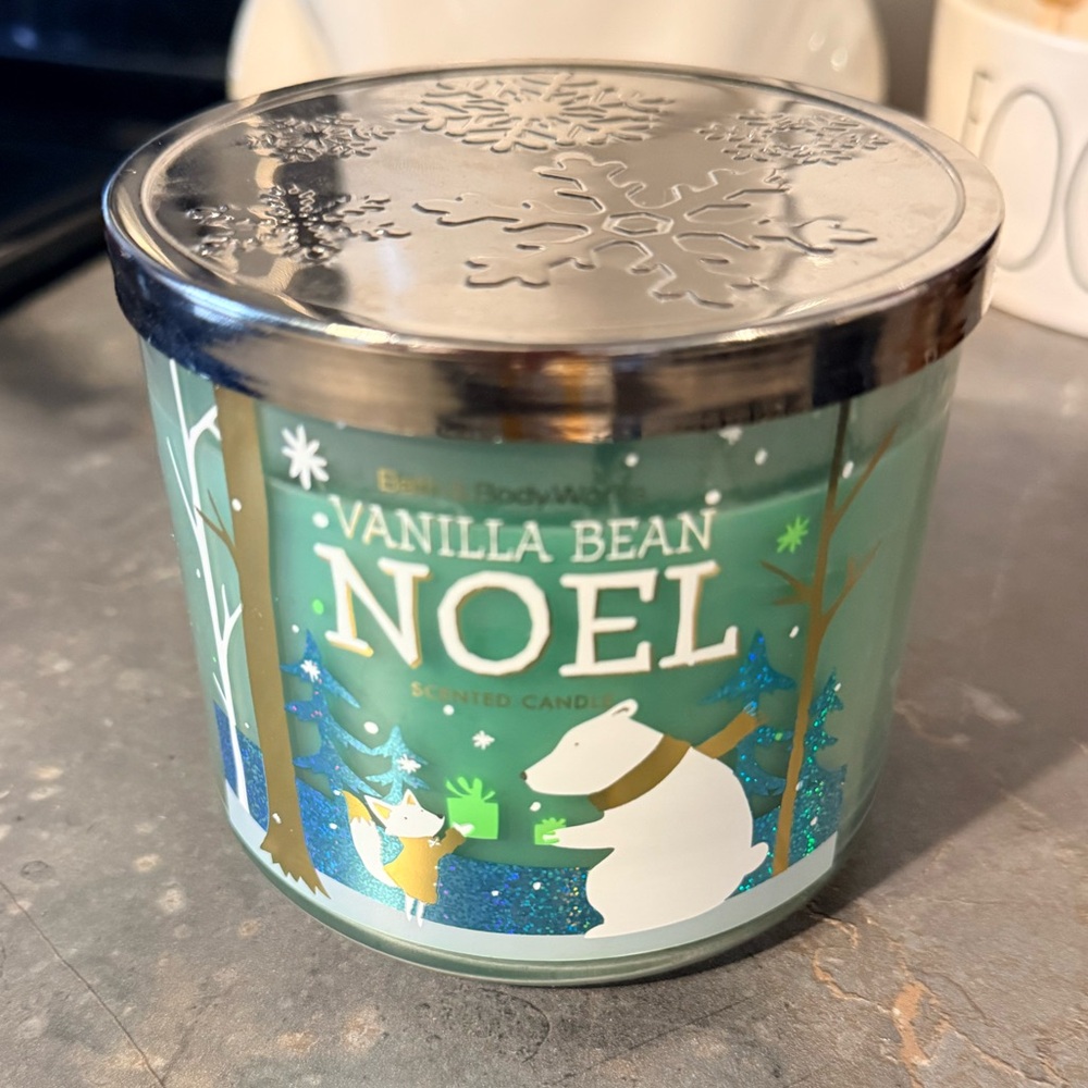 Bath & Body Works Vanilla Bean Noel Holiday Candle